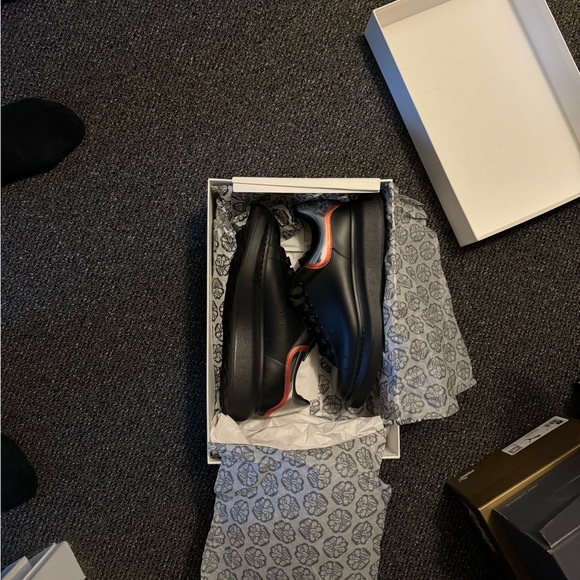 To big - Picture 2 of 3